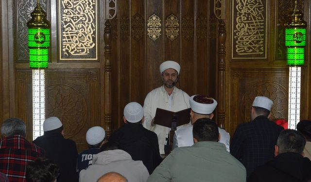 Kadir Gecesi dualarla ihya edildi