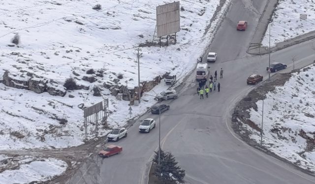 Malatya'da 2 otomobil çarpıştı: 1 yaralı