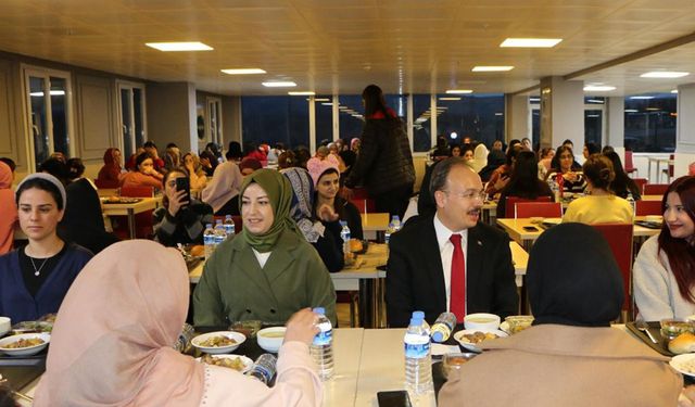 Siirt Valisi Dr. Kemal Kızılkaya, gençlerle iftar sofrasında bir araya geldi