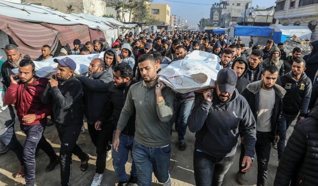 Siyonist katillerden Gazze’de cenaze törenine hava saldırısı: 16 şehit