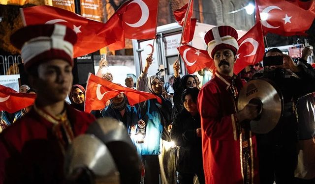 Topkapı Sarayı'ndan Ayasofya'ya "Kadir Alayı" yürüyüşü