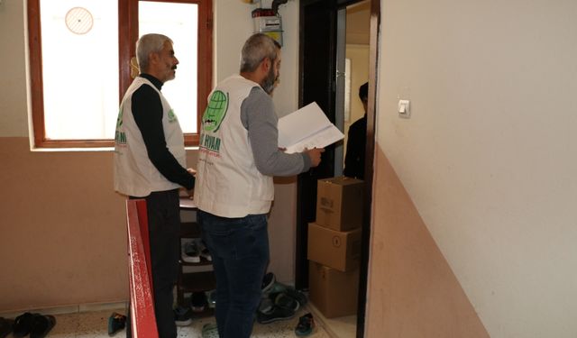 Umut Kervanı Ankara'da ihtiyaç sahiplerine erzak yardımı yaptı