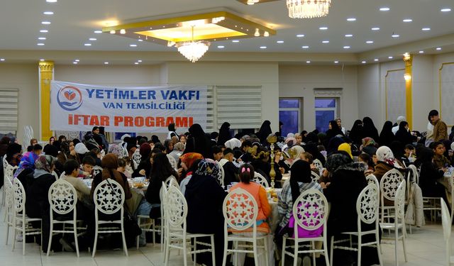 Van'da yetimlere iftar programı düzenlendi