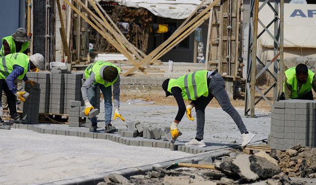 Yeşilyurt Belediyesi Samanköy yollarını yeniliyor