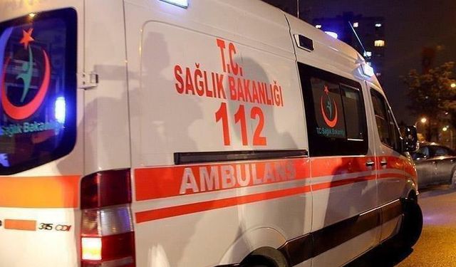 İki otomobil kafa kafaya çarpıştı: 1 ölü, 4 yaralı