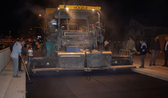 Malatya Büyükşehir Belediyesi'nden asfaltlamada gece mesaisi