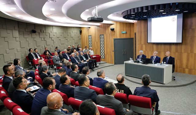 Adana Valisi Köşger: Gençleri korumak hepimizin görevi