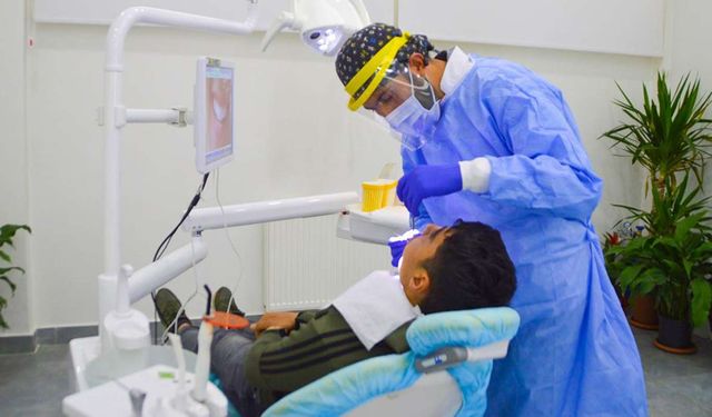 Ağız ve diş sağlığı için şekerli gıdalardan sonra kazein içeren ürünler tüketin