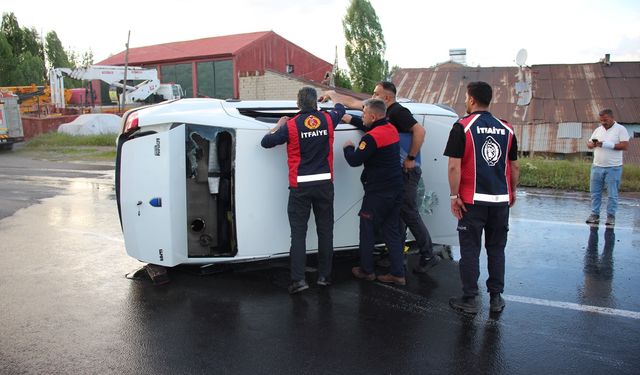Ağrı'da araç devrildi: 3 kişi yaralandı