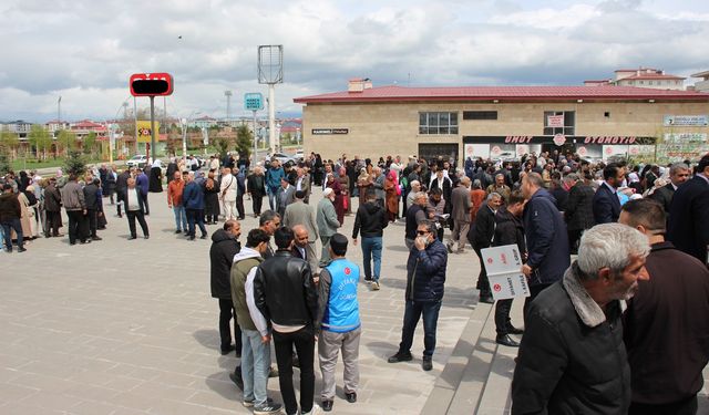 Ağrı'dan 175 hacı adayı kutsal topraklara uğurlandı