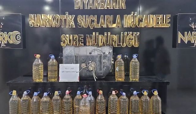 Aracın yakıt deposunda 93 litre sıvı uyuşturucu ele geçirildi