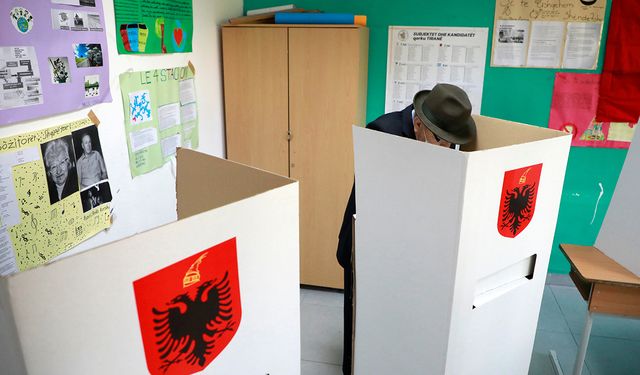 Arnavutluk'ta oy verme işlemi sona erdi