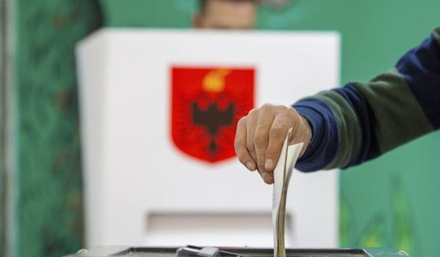 Arnavutluk’ta parlamento seçimlerine başladı
