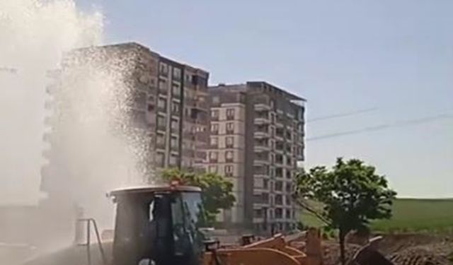 Batman'da yol çalışması sırasında ana su hattı zarar gördü