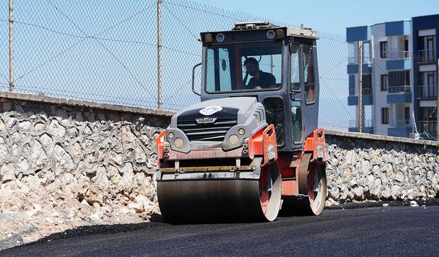 Battalgazi Belediyesi'nden asfalt serimi çalışması