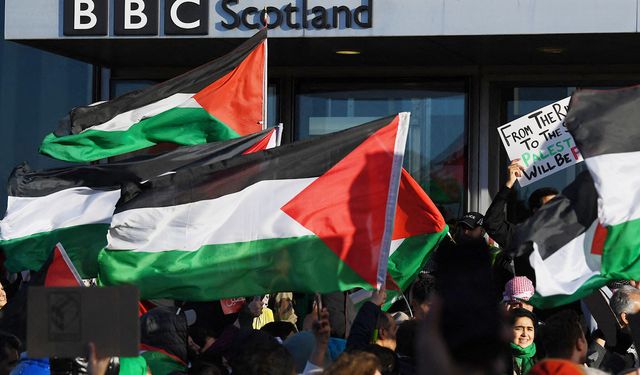 BBC'ye Gazze soykırımı protestosu: Batı basını gerçekleri gizliyor