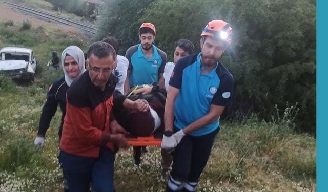 Bingöl’de araç uçuruma yuvarlandı: 2 yaralı