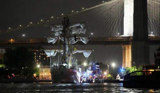 Brooklyn Köprüsü'ne gemi çarptı: 2 ölü, 17 yaralı