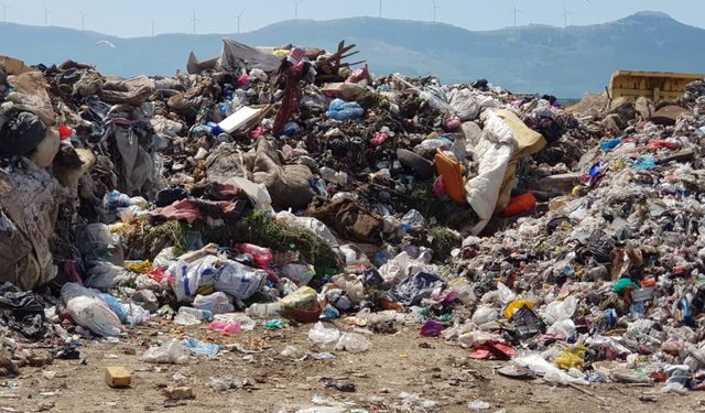 CHP'li İzmir Büyükşehir Belediyesine 3,7 milyon lira "vahşi depolama" cezası