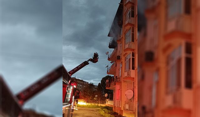 Çıkan yangında bina sakinleri mahsur kaldı