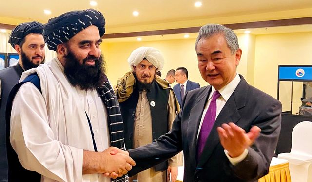 Çin Dışişleri Bakanı, Pekin'de Afganistan Dışişleri Bakanı ile görüştü