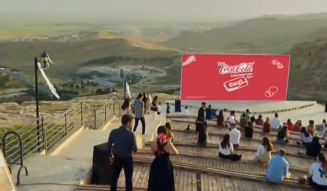 Coca-Cola reklamı yapan oyunculara STK’lardan tepki