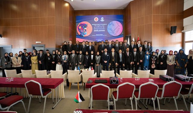 Dijitalleşme ve Gençlik: Ankara'da geleceğin liderleri dijital dünyayı tartıştı