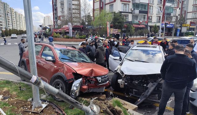 Diyarbakır'da nisan ayında 589 trafik kazasında 5 kişi öldü 521 kişi yaralandı