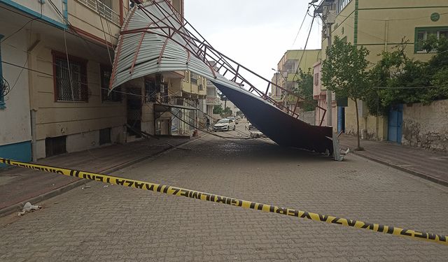 Diyarbakır'da şiddetli rüzgâr çatının uçmasına yol açtı