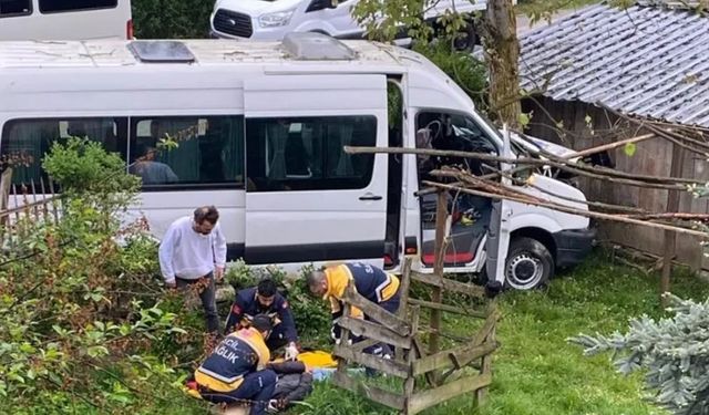 Düzce’de servis minibüsü kaza yaptı: 8 işçi yaralandı