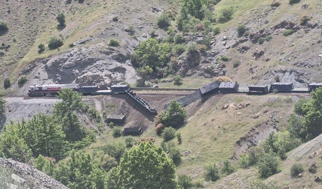Elazığ-Diyarbakır tren seferinde vagonlar raydan çıktı