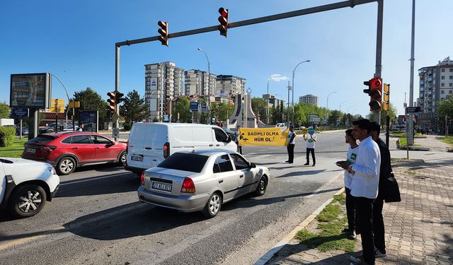 Elazığlı gençlerden "Bağımlılığa Dur" etkinliği