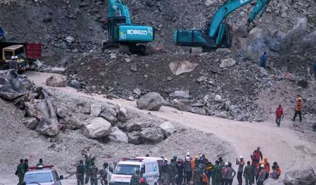 Endonezya’da taş ocağında göçük: 10 ölü, 6 yaralı