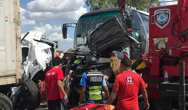 Filipinler'de otobüs kazası: 12 ölü