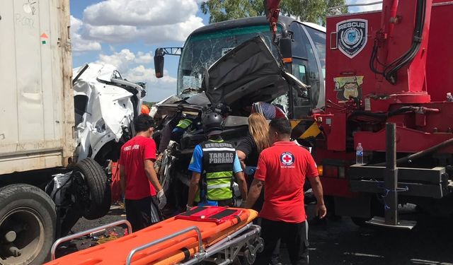 Filipinler'de zincirleme trafik kazası: 12 ölü, 30 yaralı