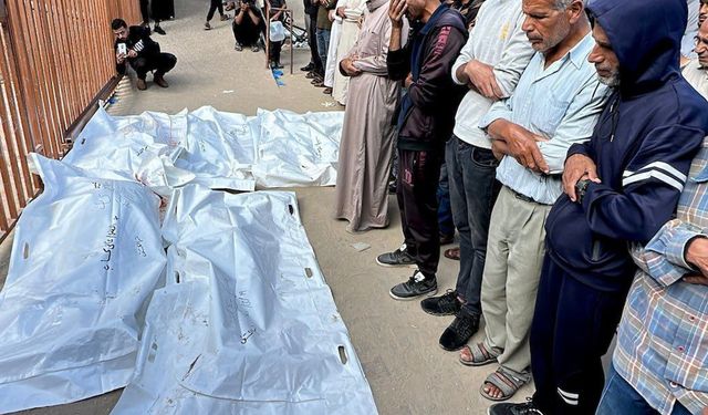 Gazze Şeridi'nde şehit sayısı 53 bin 573'e yükseldi