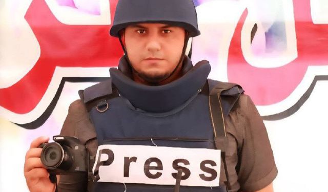 Gazze'de bir gazeteci daha ailesiyle birlikte şehit edildi