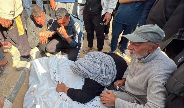 Gazze'de soykırım sürüyor: 20'den fazla şehit, onlarca yaralı
