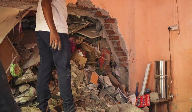 Hindistan'da bina çöktü: 6 ölü