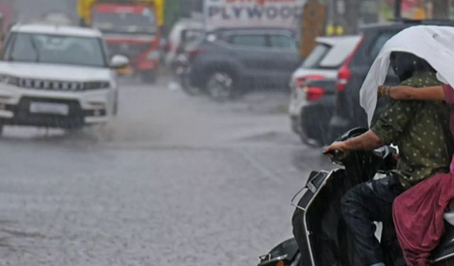 Hindistan'da yağış ve fırtınalar nedeniyle 14 kişi öldü
