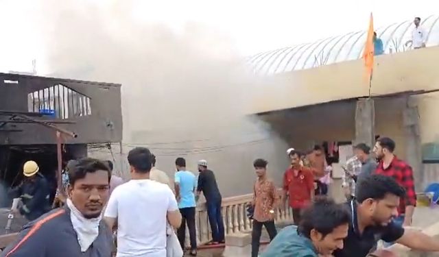 Hindistan'da yangın: 17 ölü