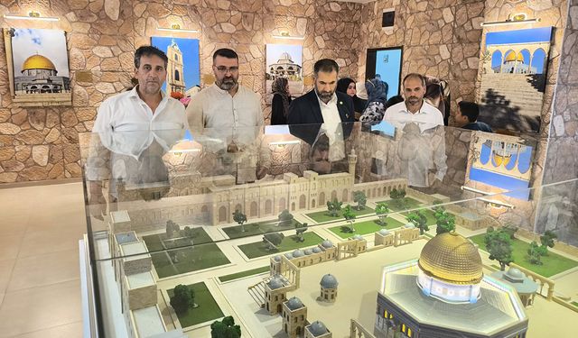 HÜDA PAR Tarsus İlçe Başkanı Tanış'tan Bilim Fuarı'na ziyaret