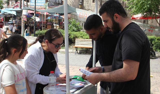 Hür Gençlik Adana’dan Gazze için stant çalışması