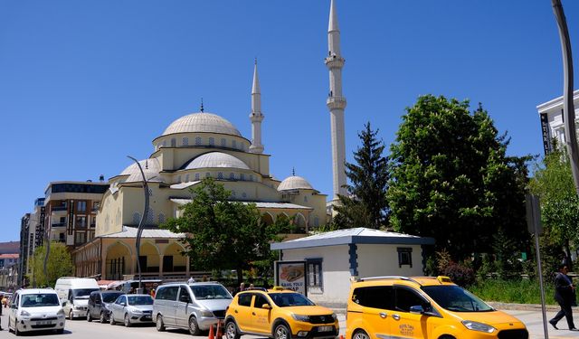 Hz. Ömer Camii'nde son cuma namazı kılındı