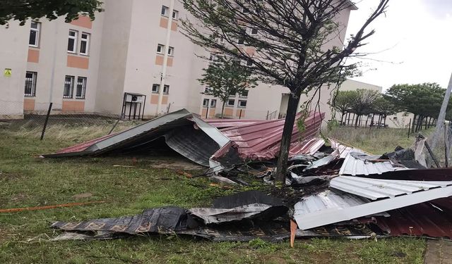 İç kesimlerde fırtına uyarısı: Çatı uçması ve ağaç devrilmesine dikkat