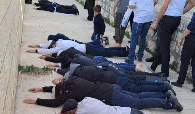 İşgalciler Mescid-i Aksa avlularını kirletiyor