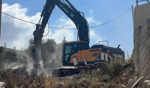 İşgalciler Ramallah'ın doğusunda bir evi yıktı: Etnik temizlik ve yerinden etme politikası sürüyor