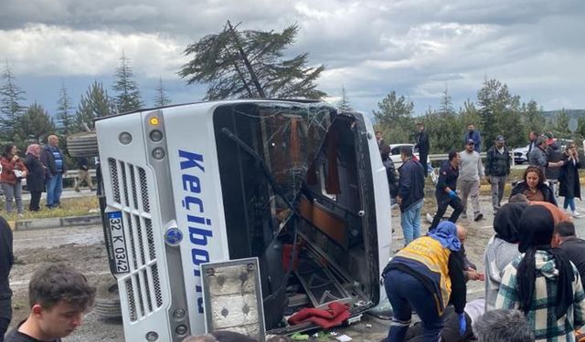 Isparta’da yolcu midibüsü devrildi: 16 yaralı