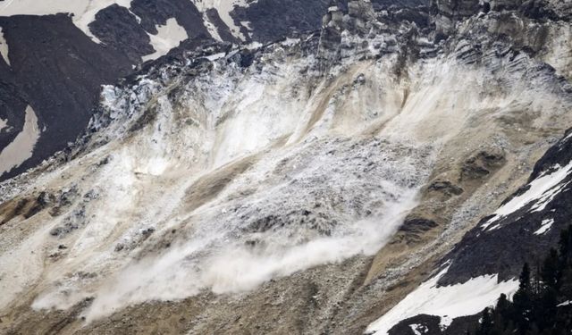 İsviçre’de alp buzulunun kopması felakete yol açtı