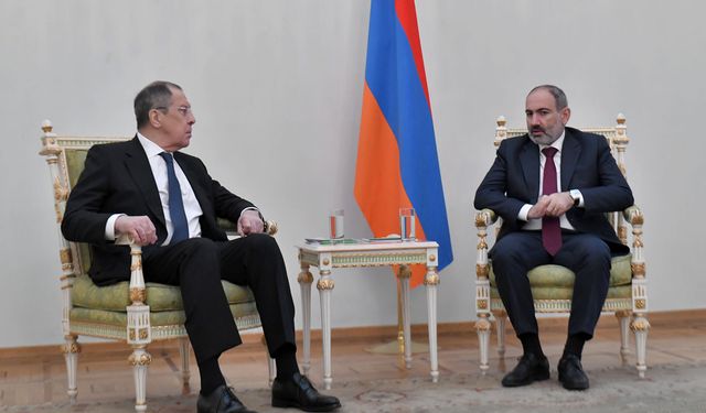 Lavrov: Önce ateşkesin sağlanması gerektiği yaklaşımını reddediyoruz